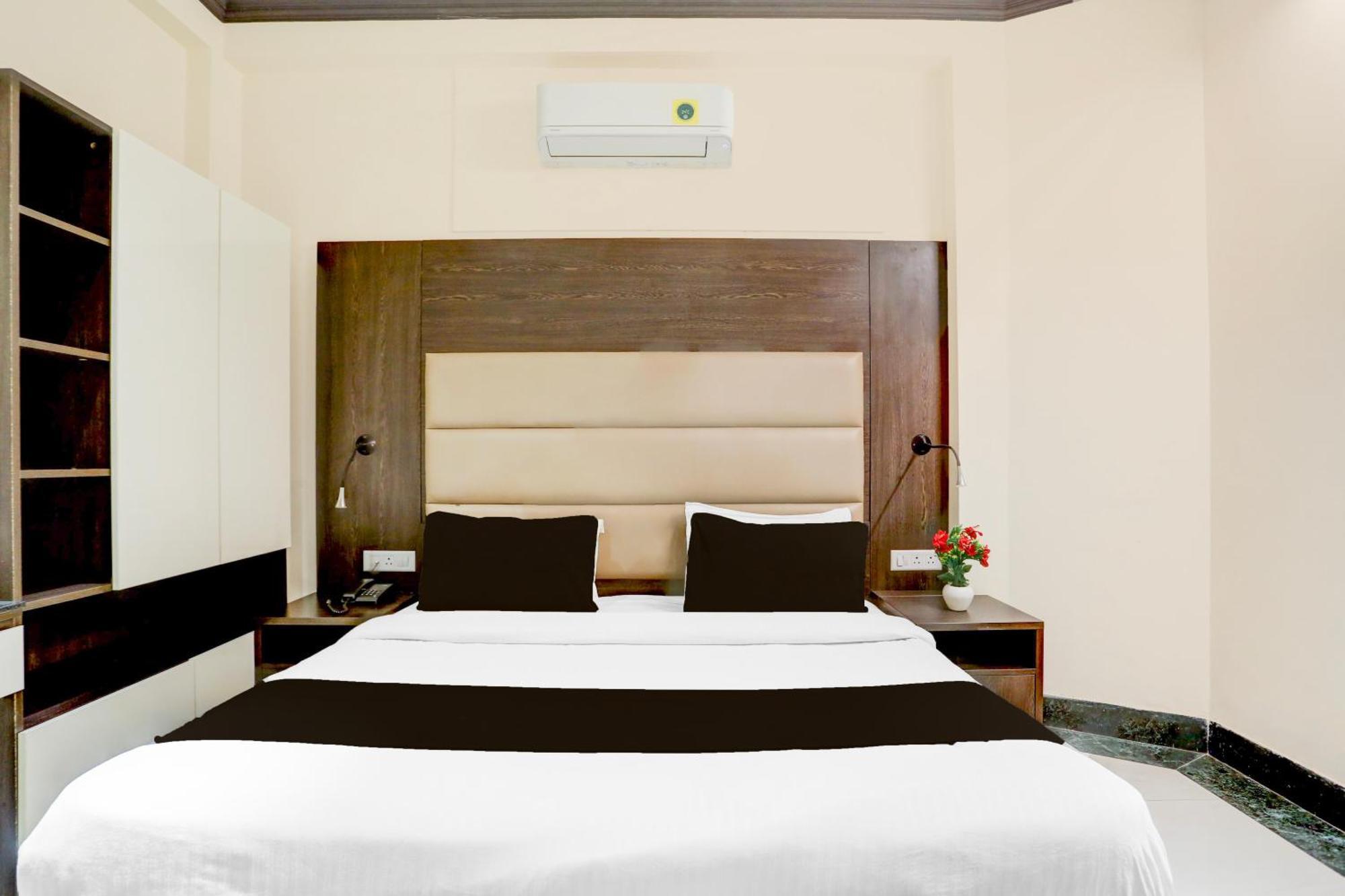 Super Townhouse Sushant Lok Phase 1 Formerly Hotel Neven Gurgaon Exterior photo
