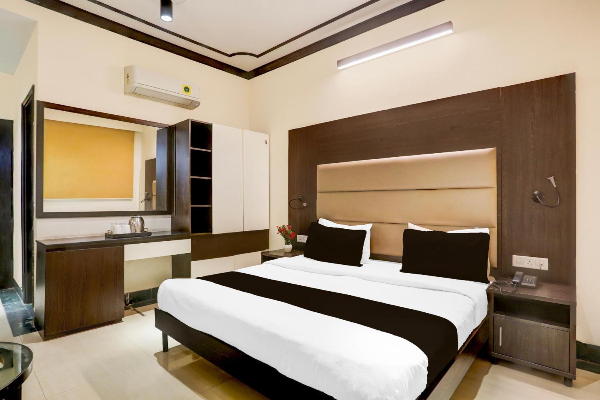 Super Townhouse Sushant Lok Phase 1 Formerly Hotel Neven Gurgaon Exterior photo